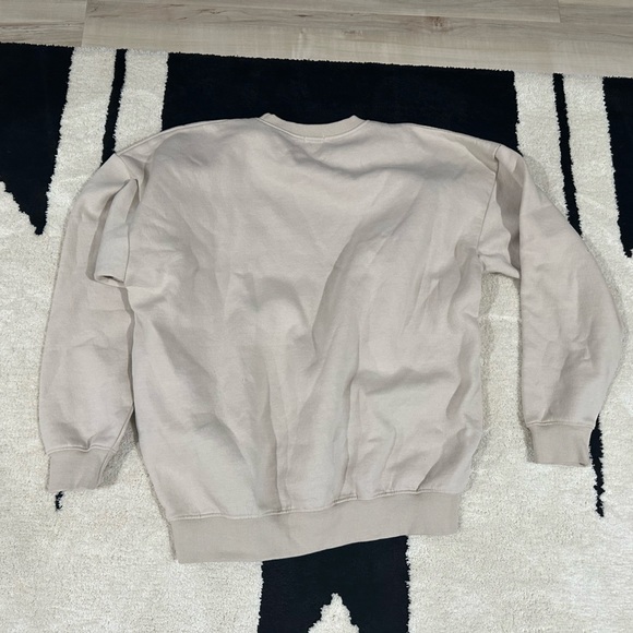 NWOT Boohoo cream crewneck! Size medium - Picture 3 of 3